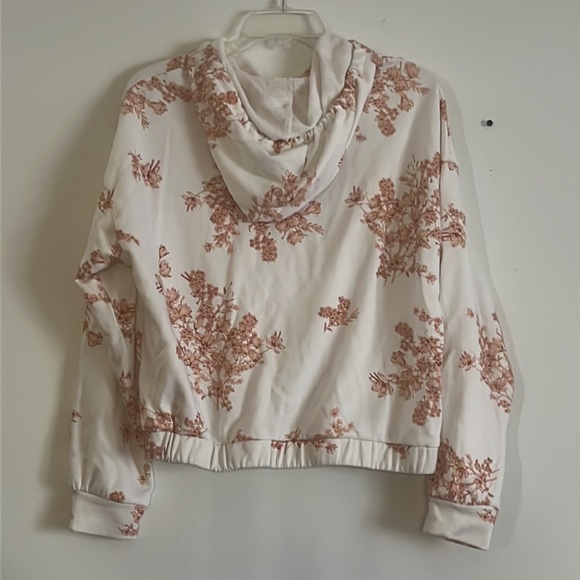 Olivia and Vivian cropped hoodie - Picture 5 of 12